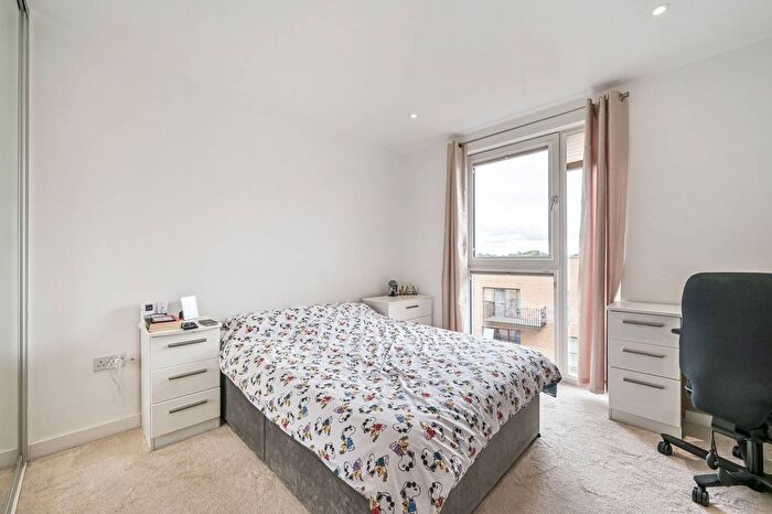 1 Bedroom Flat To Rent In Moorhen Drive, Hendon, London, NW9