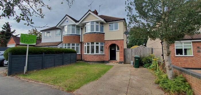 3 Bedroom Semi-Detached House To Rent In Malvern Way, Croxley Green, WD3