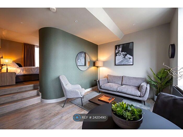 1 Bedroom Flat To Rent In The Headrow, Leeds, LS1