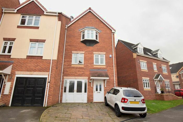4 Bedroom Town House To Rent In Cowslip Lane, Castleford, WF10