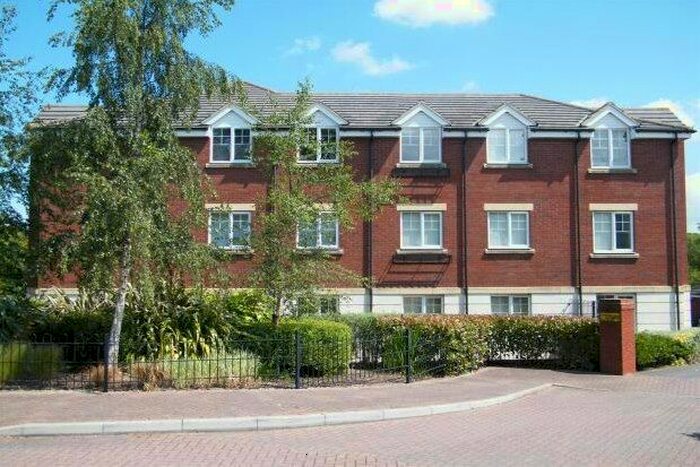 2 Bedroom Flat To Rent In Woodlands Court, Bristol, BS32