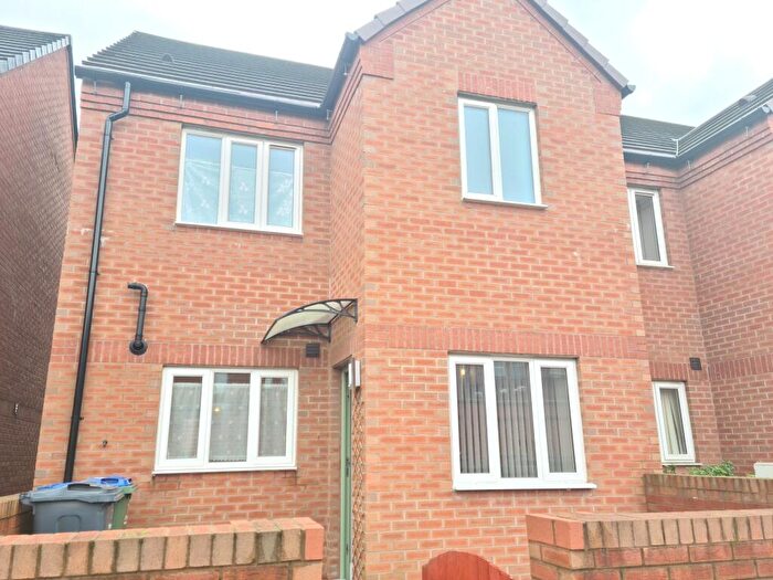 3 Bedroom End Of Terrace House To Rent In Crocketts Lane, Smethwick, B66
