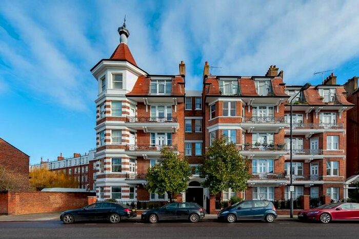 3 Bedroom Flat To Rent In Ashburnham Road, London, SW10