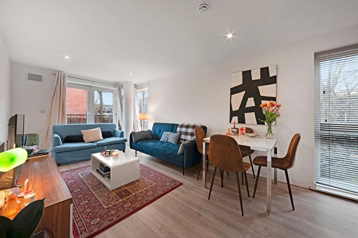 2 Bedroom Flat For Sale In Bevan Court, London, E3