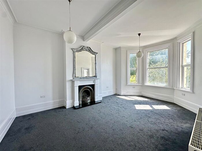 2 Bedroom Flat For Sale In St. Pauls Place, St. Leonards-On-Sea, TN37