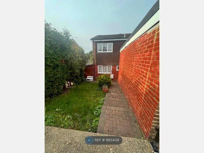 4 Bedroom Detached House To Rent In Kimptons Mead, Potters Bar, EN6