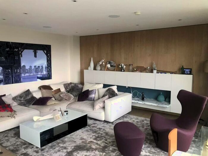 3 Bedroom Apartment To Rent In Sterling Mansions, Leman Street, London, E1