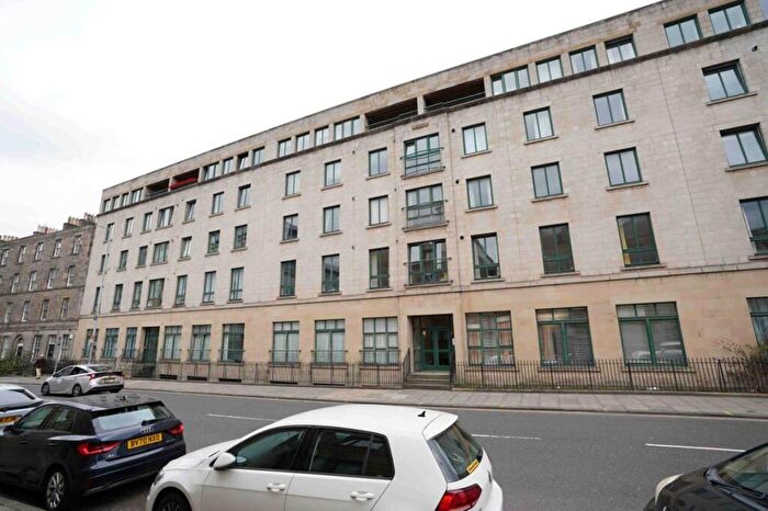 3 Bedroom Flat To Rent In East Fountainbridge, Fountainbridge, Edinburgh, EH3