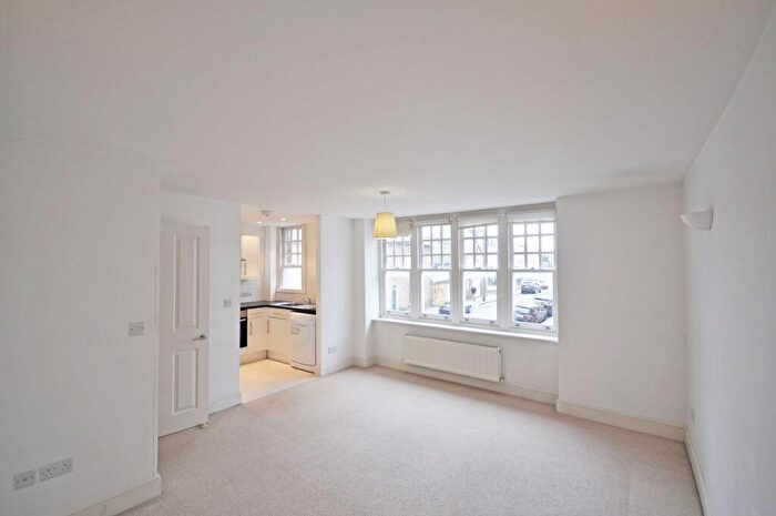 1 Bedroom Flat To Rent In Sheen Lane, Mortlake, SW14