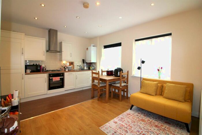 1 Bedroom Apartment To Rent In Elm Avenue, Beeston, Nottingham, NG9