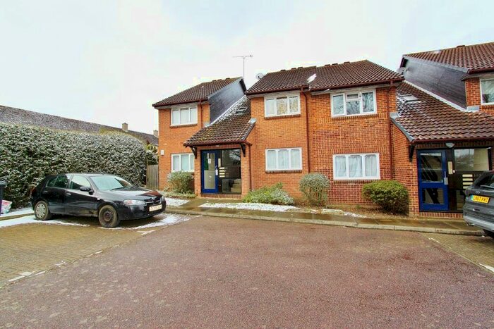 1 Bedroom Flat To Rent In Colebrook Lane, Loughton, IG10