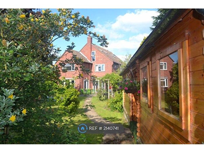 6 Bedroom Detached House To Rent In Abbey Road, Bedford, MK41