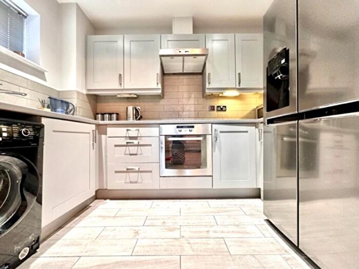 1 Bedroom Flat For Sale In Walnut Close, Laindon, Basildon, SS15