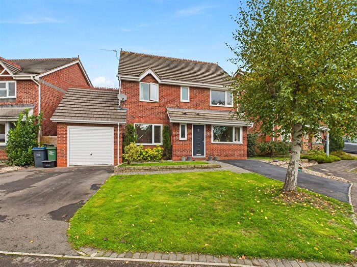 4 Bedroom Detached House For Sale In Moss Mead, Chippenham, SN14