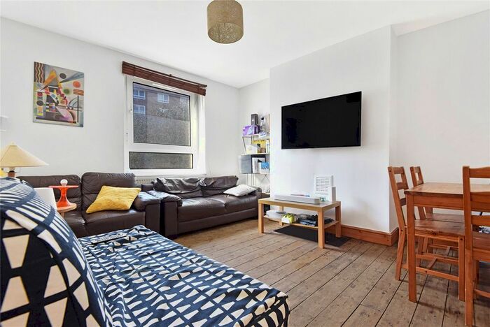 2 Bedroom Flat To Rent In Amery House, Kinglake Street, SE17