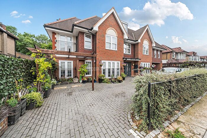 2 Bedroom Flat For Sale In Holders Hill Road, Hendon, NW4