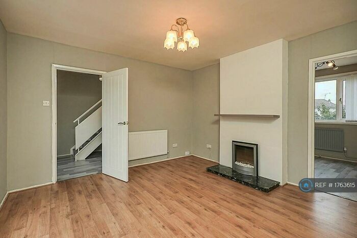 3 Bedroom Semi-Detached House To Rent In Algar Road, Stoke-On-Trent, ST4