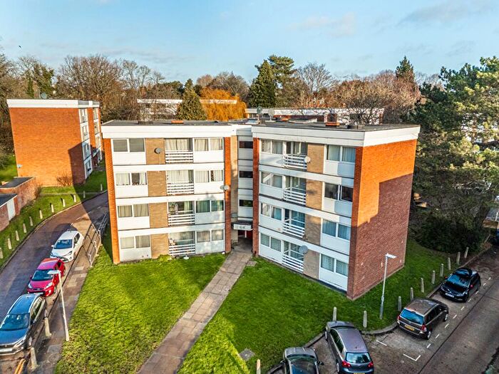 2 Bedroom Apartment For Sale In Lemsford Road, St. Albans, Hertfordshire, AL1