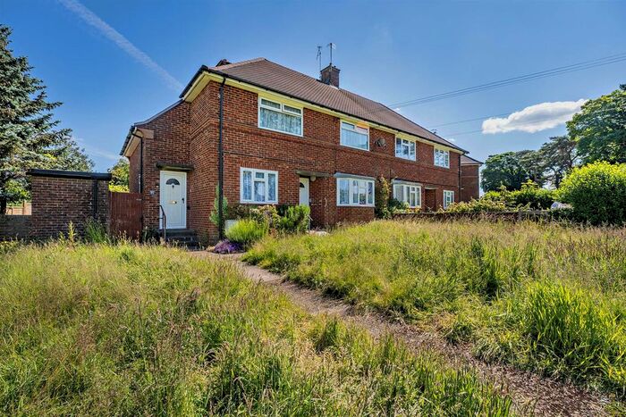 2 Bedroom Flat For Sale In Broomhill Park Road, Southborough, Tunbridge Wells, TN4