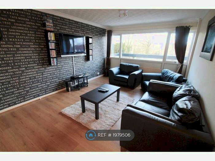 3 Bedroom Maisonette To Rent In The Precinct, Chandler's Ford, Eastleigh, SO53