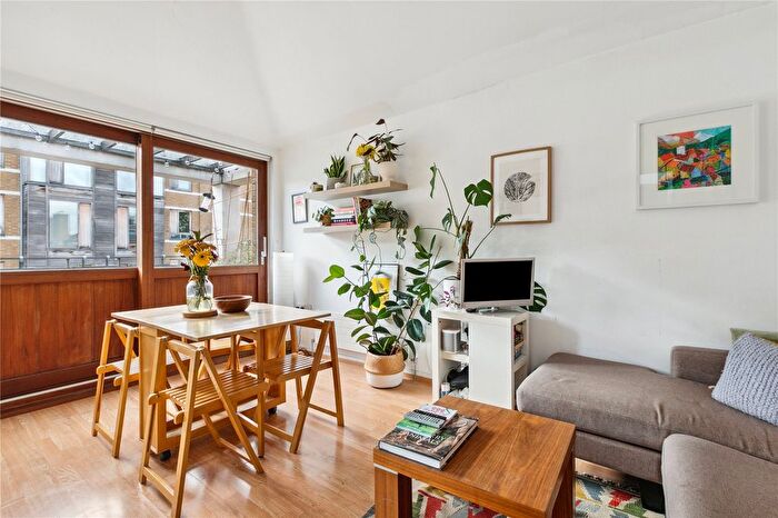 2 Bedroom Flat To Rent In Highwood Court, Highbury Crescent, N5