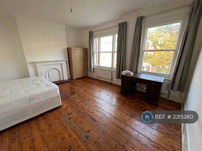 4 Bedroom Semi-Detached House To Rent In Vaughan Rd, Brixton, Camberwell, Denmark Hill, SE5