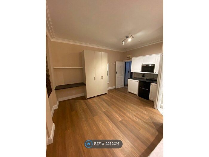 Studio To Rent In Balham High Road, London, SW17