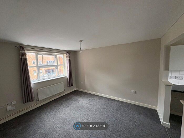 2 Bedroom Flat To Rent In Sarum Road, Luton, LU3