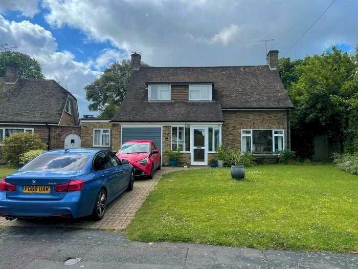 3 Bedroom Detached House To Rent In The Fairway, Burnham, SL1