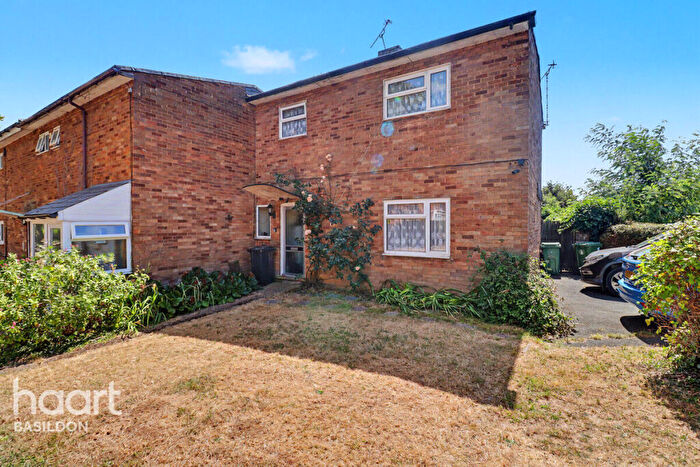 3 Bedroom End Of Terrace House For Sale In The Fremnells, Basildon, SS14