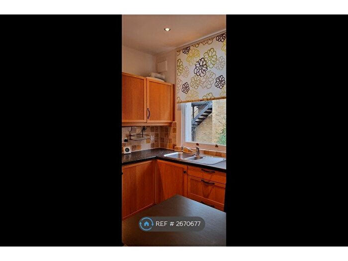 Studio To Rent In Wesleyan Place, London, NW5