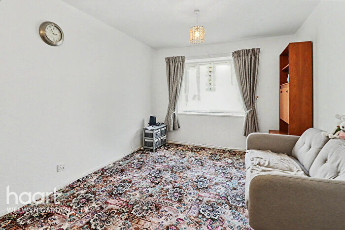 2 Bedroom Bungalow For Sale In Birchall Wood, Welwyn Garden City, AL7