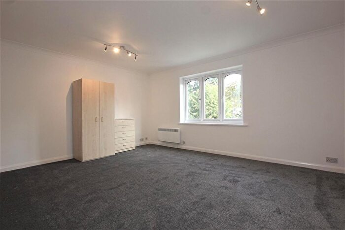2 Bedroom Maisonette To Rent In Bethell Lodge, Arnos Grove, N11