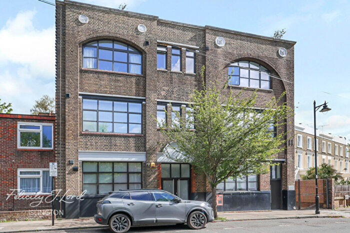 2 Bedroom Apartment For Sale In Elmore Street, London, N1