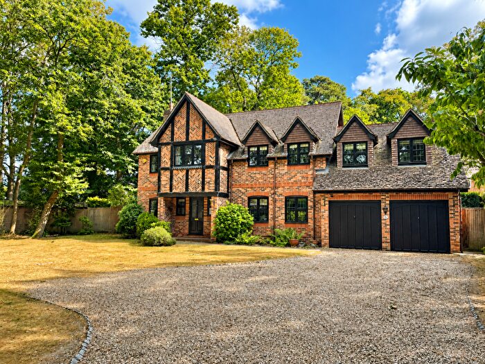6 Bedroom Detached House For Sale In Coach House Gardens, Fleet, GU51