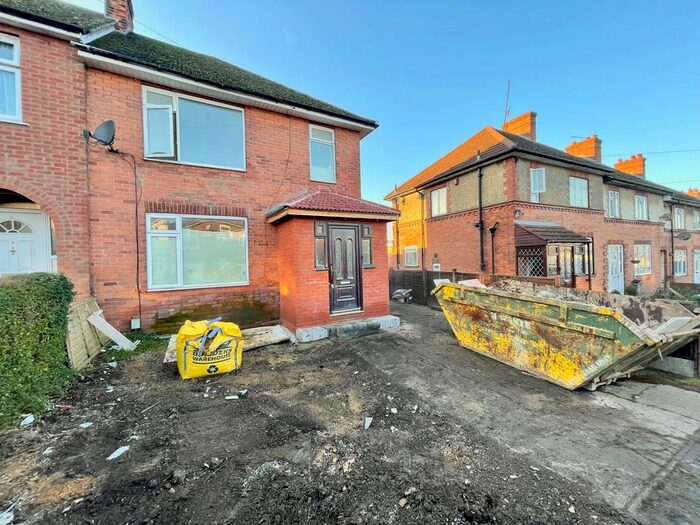 3 Bedroom Semi-Detached House To Rent In Maidenhall Road, Luton LU4