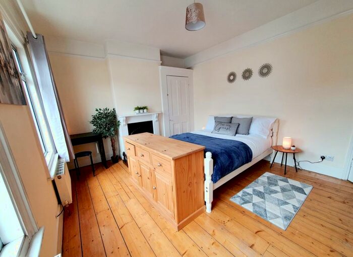 3 Bedroom House To Rent In Donnington Gardens Reading, RG1