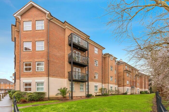 2 Bedroom Flat To Rent In Coppetts Road, London, N10