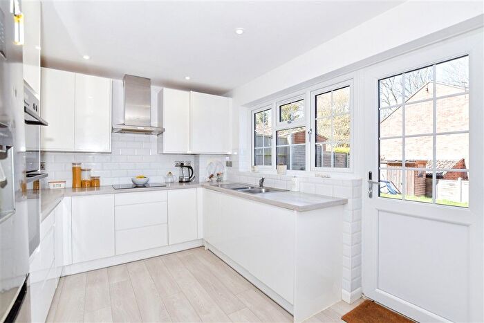 3 Bedroom Semi-detached House For Sale In Foxden Drive, Downswood, Maidstone, Kent, ME15