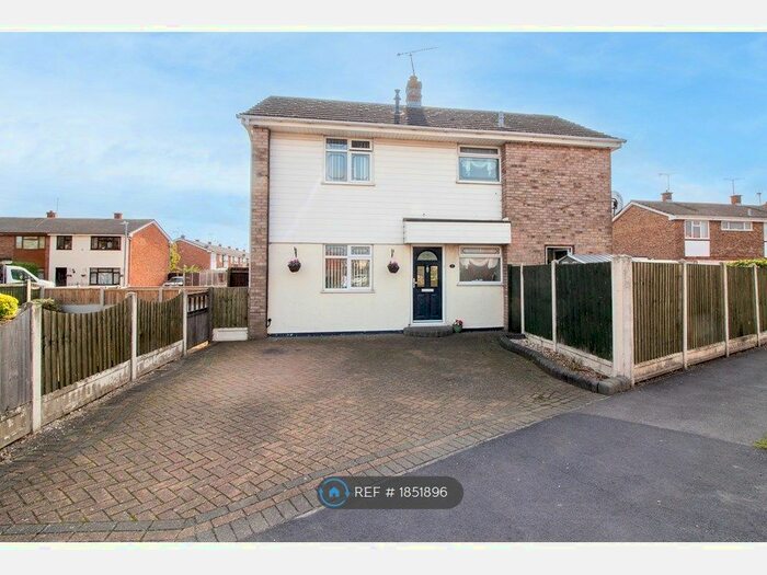 4 Bedroom Semi-Detached House To Rent In Ambleside Walk, Canvey Island, SS8
