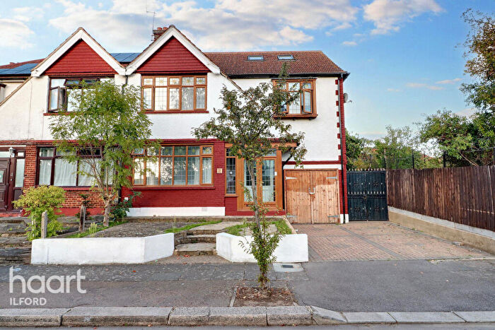 6 Bedroom Semi-Detached House For Sale In Hereford Gardens, Ilford, IG1