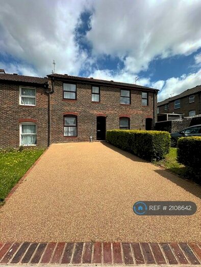 3 Bedroom Terraced House To Rent In Henderson Way, Horsham, RH12