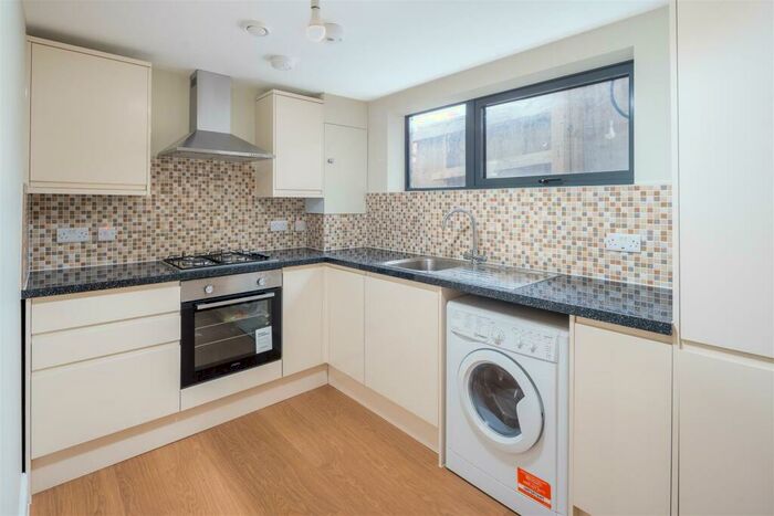 2 Bedroom Maisonette To Rent In (Split Level Flat) Cameron Road, Seven Kings, IG3