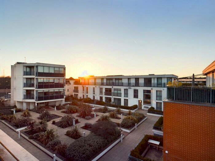 2 Bedroom Apartment To Rent In Chertsey, Surrey, KT16