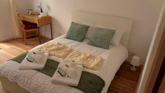 2 Bedroom House To Rent In Lyndhurst Gardens, London, London, IG11