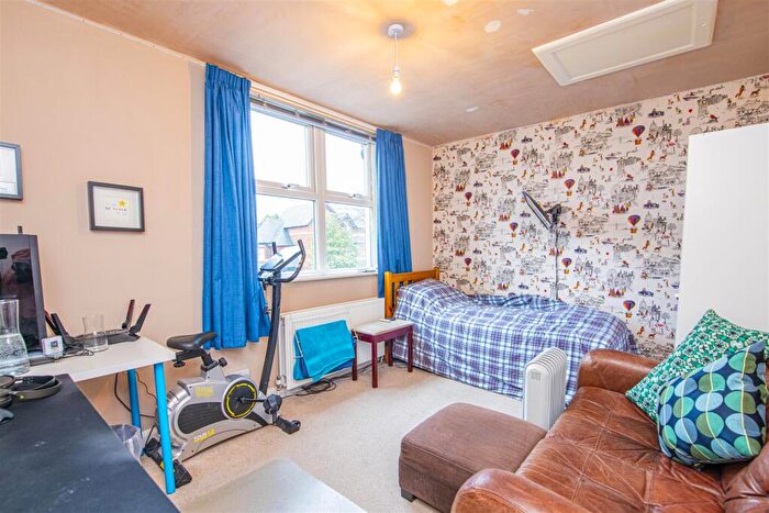 3 Bedroom Terraced House For Sale In Rockingham Road, Kettering, NN16