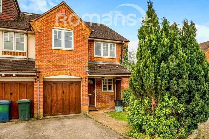 3 Bedroom Semi-Detached House To Rent In Saunderton Vale, HP14