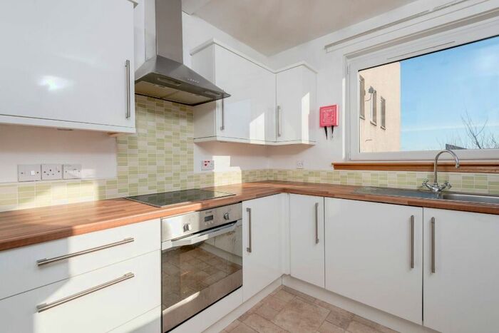 3 Bedroom Flat To Rent In West Court, Ravelston House Park, Ravelston, Edinburgh, EH4