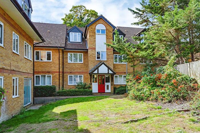 1 Bedroom Flat For Sale In Rochester Drive, Watford, WD25