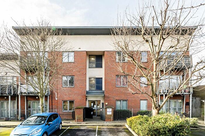 2 Bedroom Flat To Rent In Heathstan Road, London, W12